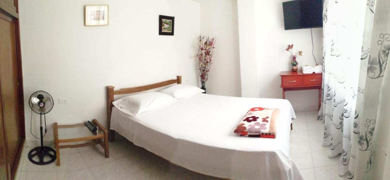 Hostal Dante Сан-Хиль Экстерьер фото